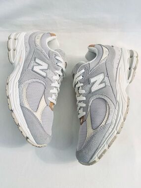 New Balance 2002R Sneakers